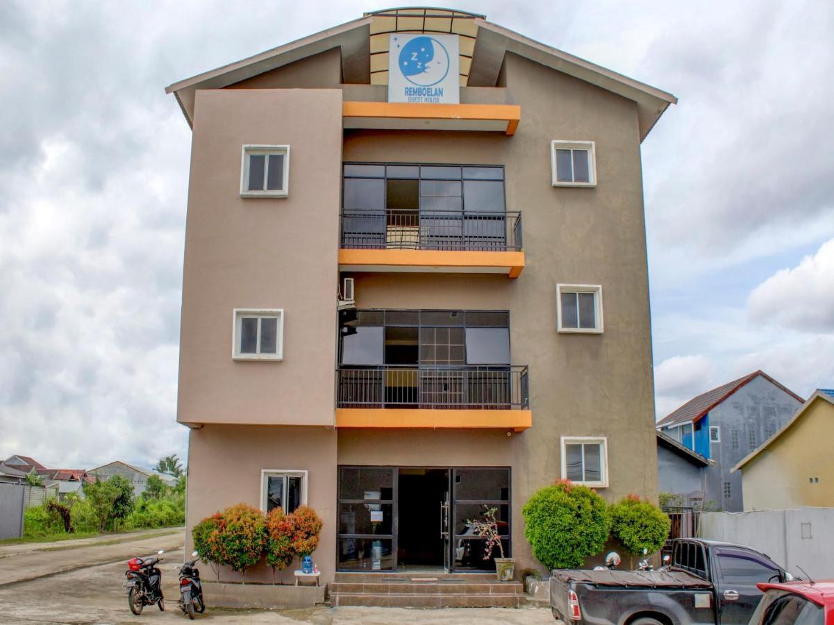 Oyo 90162 Remboelan Guest House Sungai Lutus Zewnętrze zdjęcie